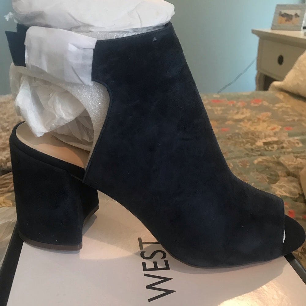 Adorable suede sandals